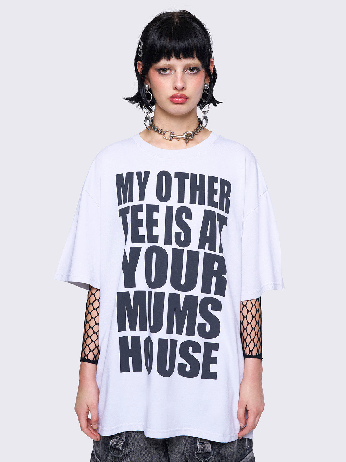 Oversized gaphic t-shirt in white with "My other tee is at your mum's house" front print in black