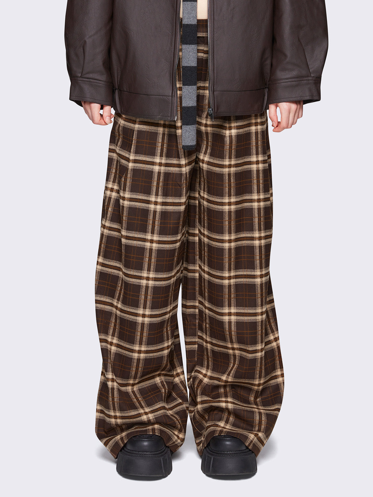 Baggy grandpa trousers in brown and beige plaid check pattern