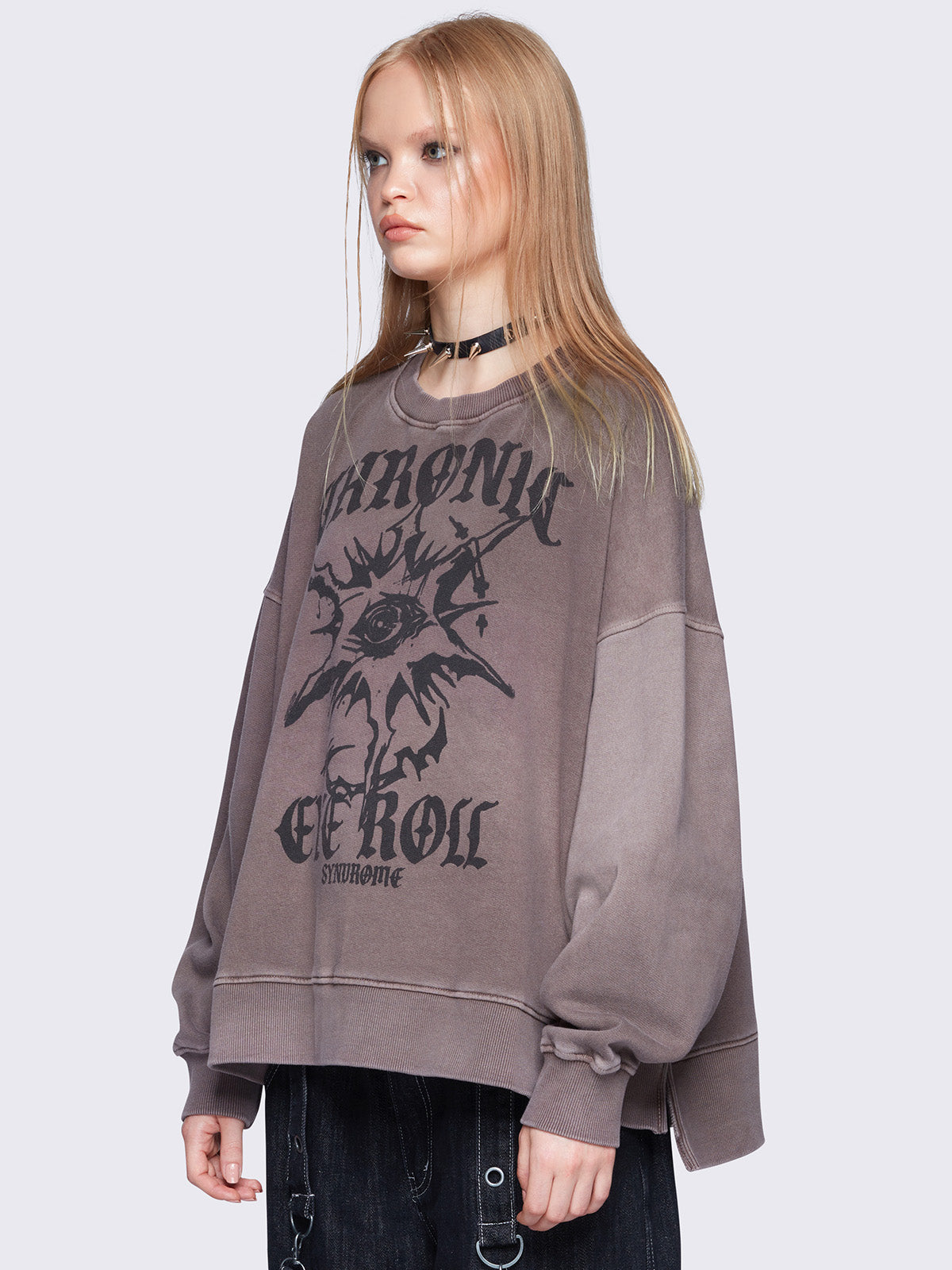 Oversized sweatshirt in washed brown with graphic front print.