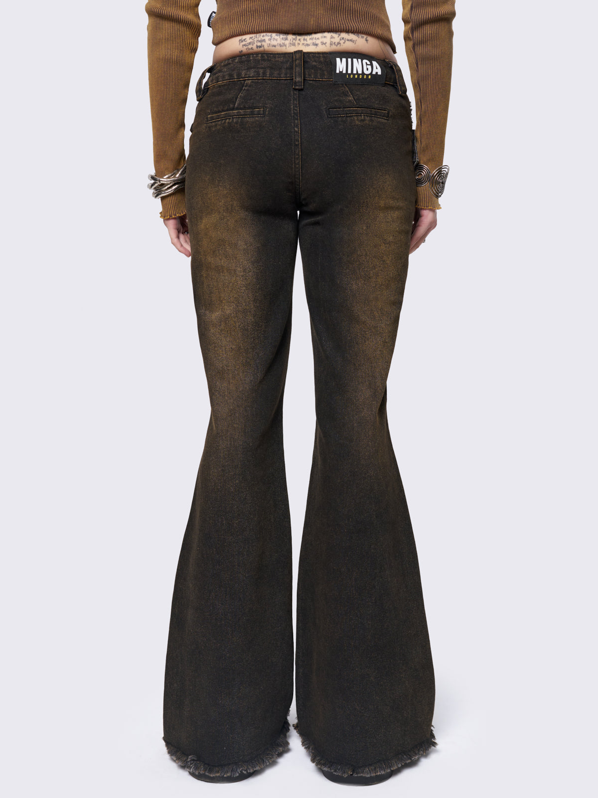 Flared jeans in Honey overdye with chunky buckle belt