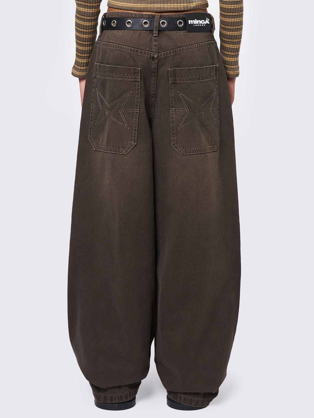 Baggy wide leg pants in washed brown.