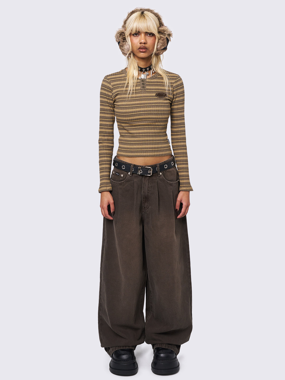 Baggy wide leg pants in washed brown.