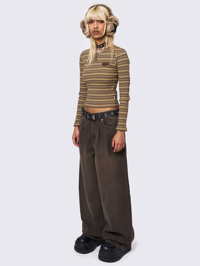 Baggy wide leg pants in washed brown.