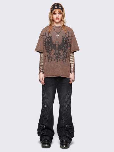 Brown washed t-shirt whit wings graphic front print. Relaxed fit and crew neck. 