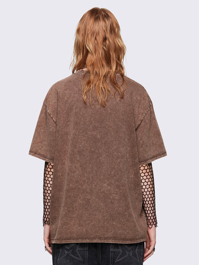 Brown washed t-shirt whit wings graphic front print. Relaxed fit and crew neck. 